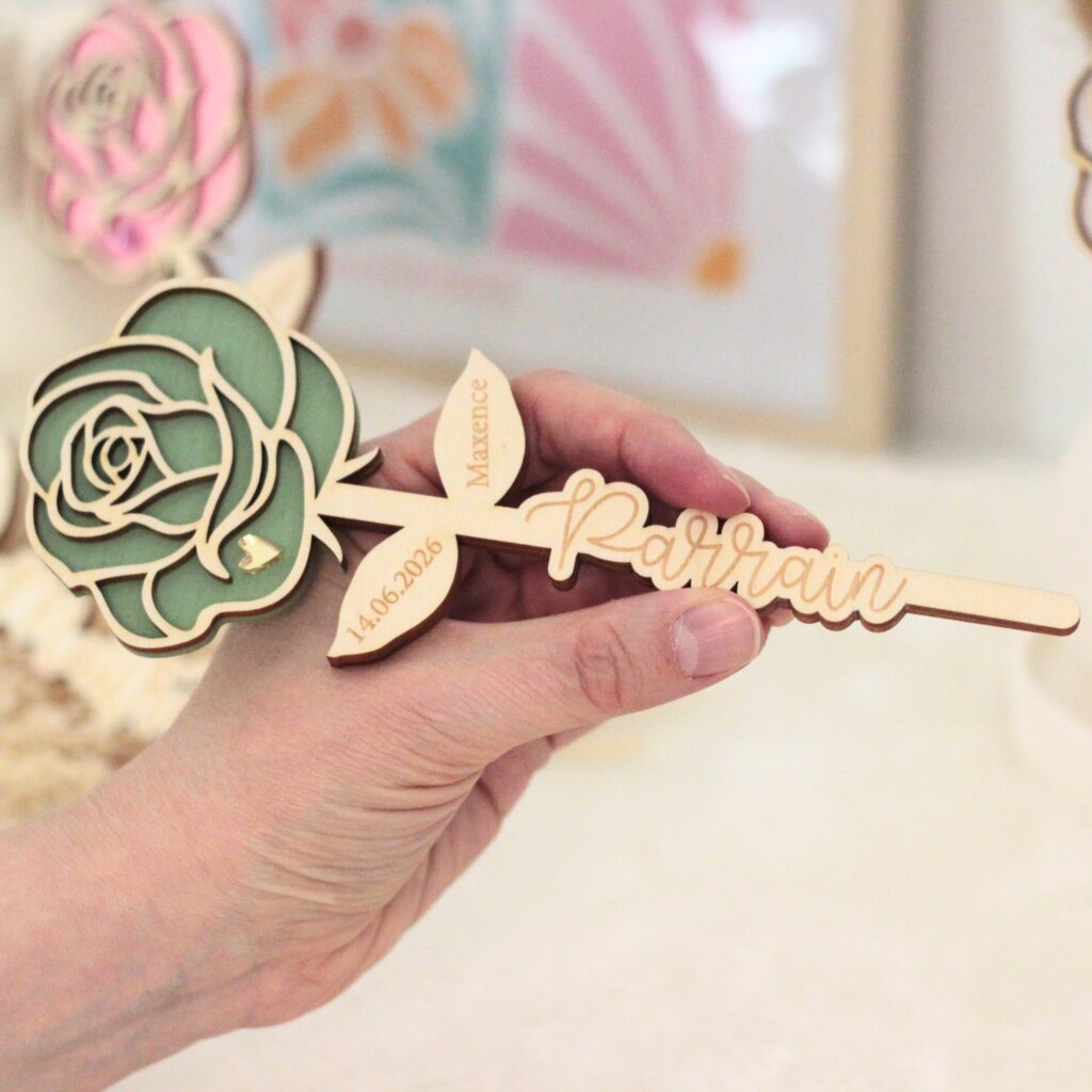 Fleur en bois personnalisée pour fête des mères