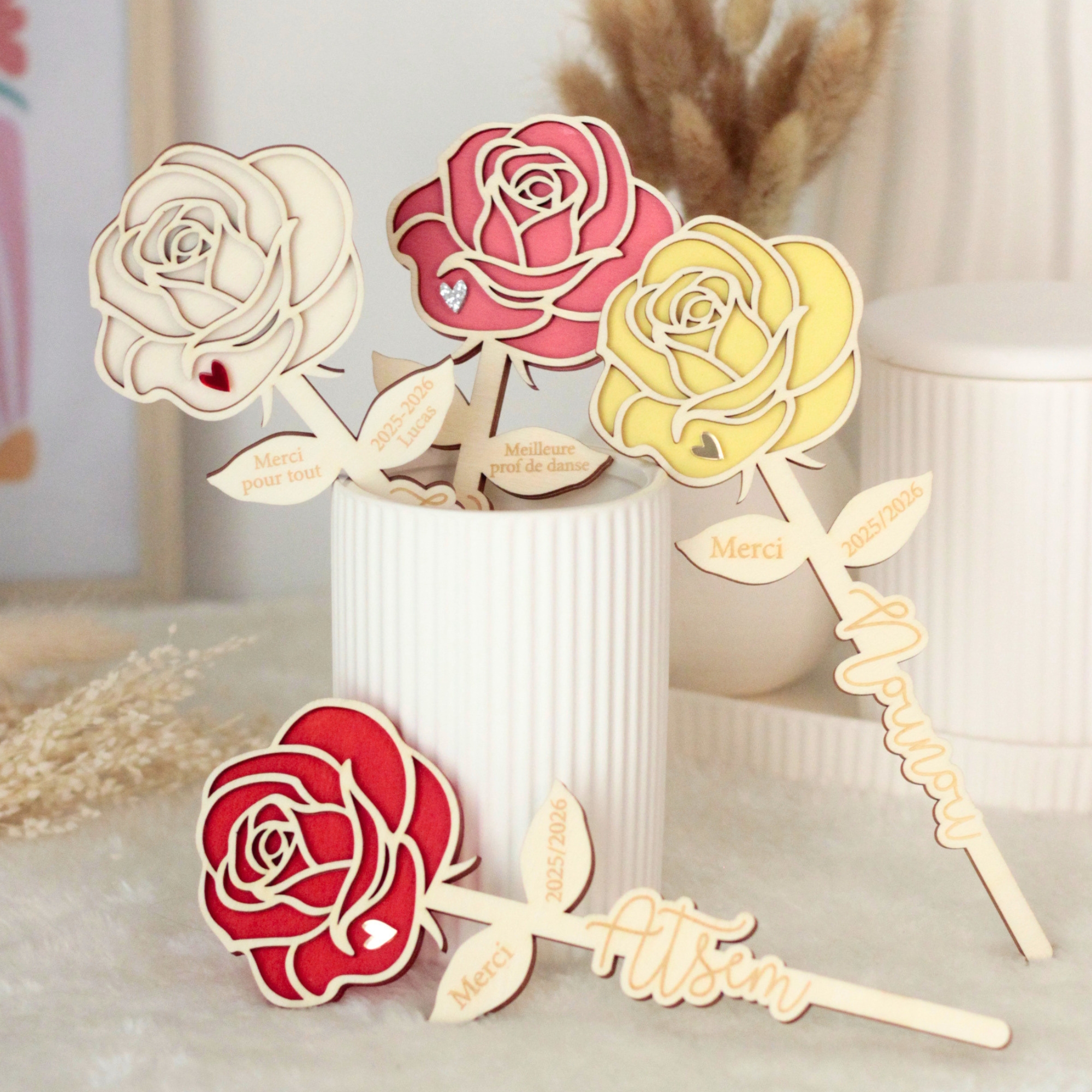Fleurs en bois personnalisées pour cadeau maîtresse nounou ATSEM et AESH fin d’année