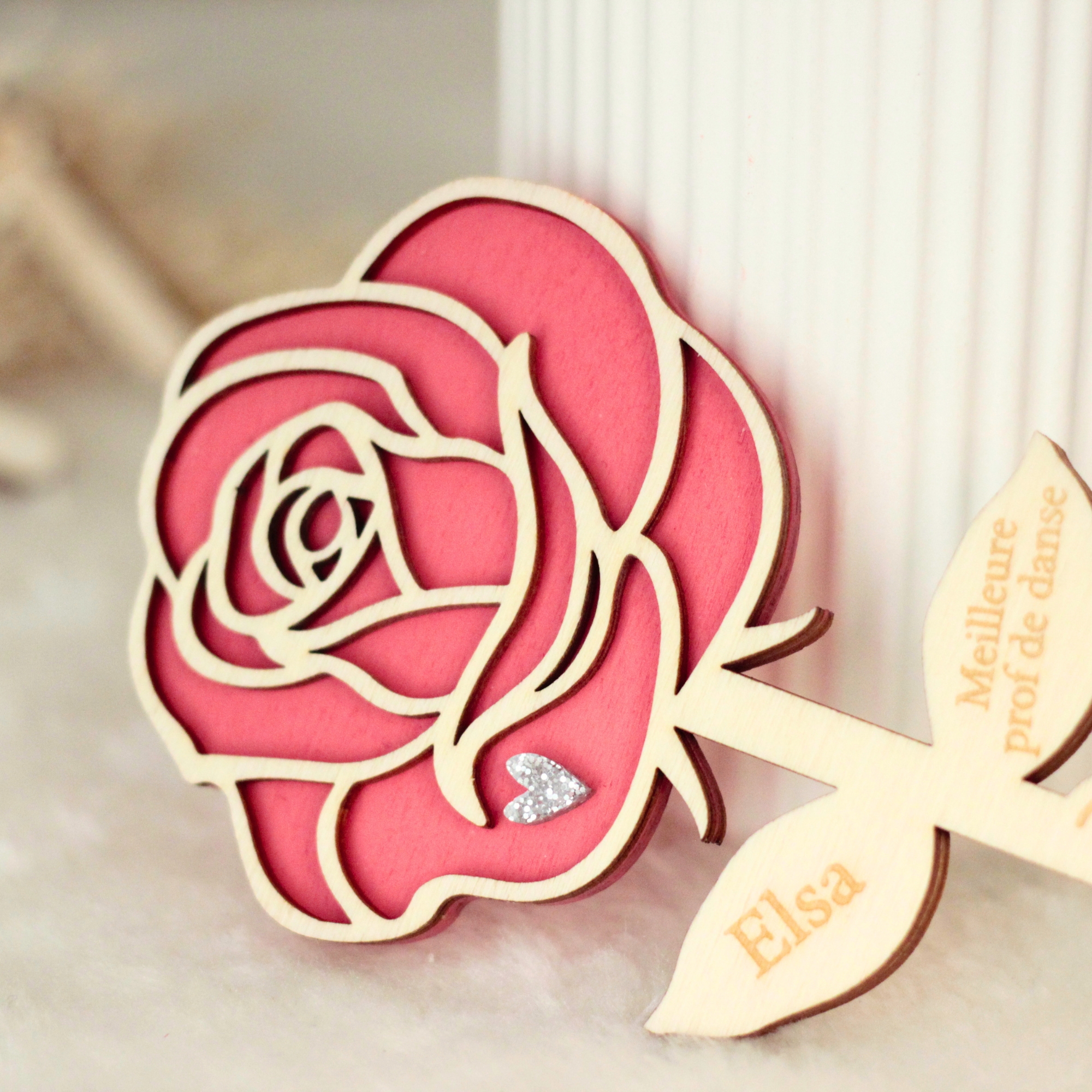 Rose éternelle personnalisée en bois pour cadeau femme original et émotionnel