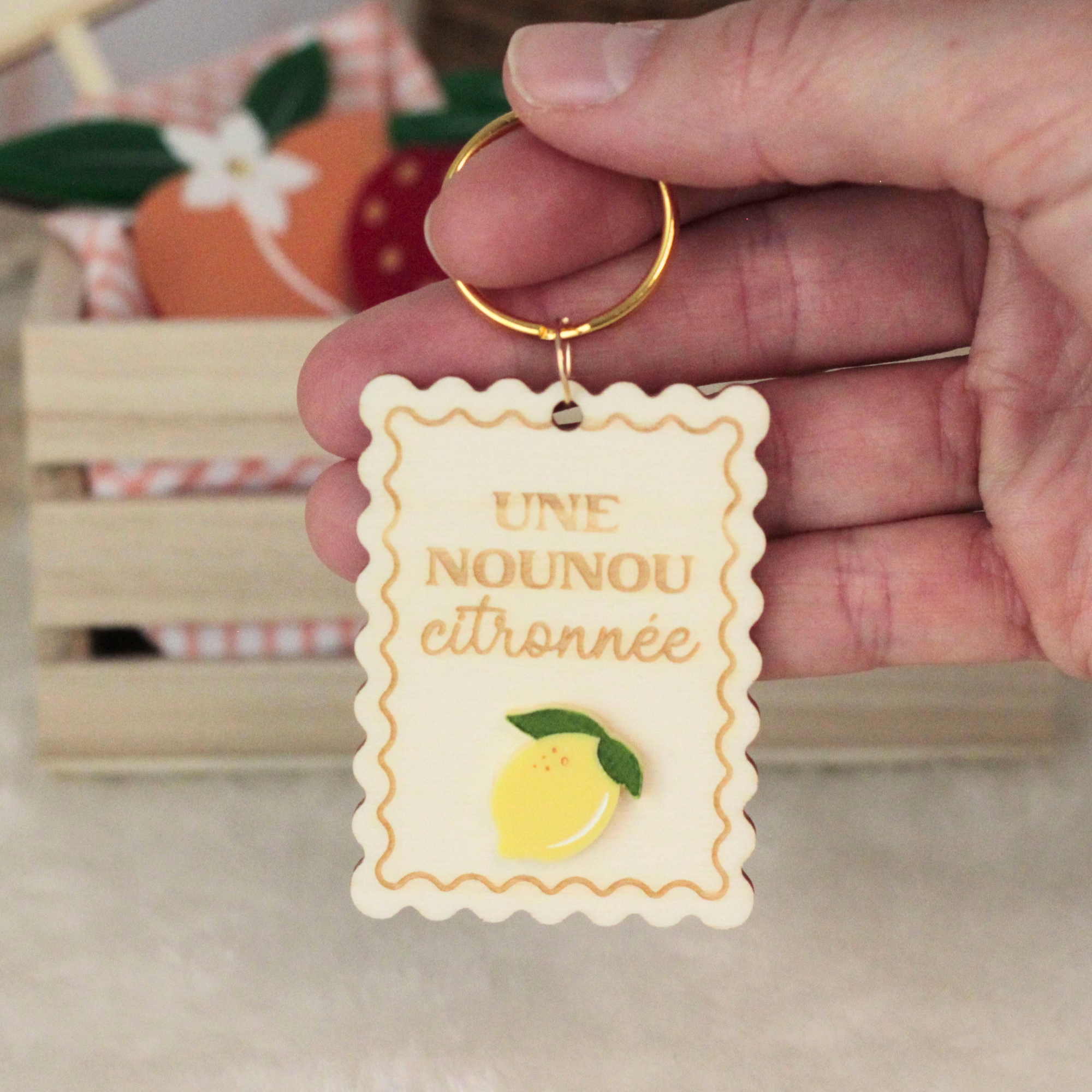 Cadeau nounou original personnalisé – porte-clés bois citron fait main en France