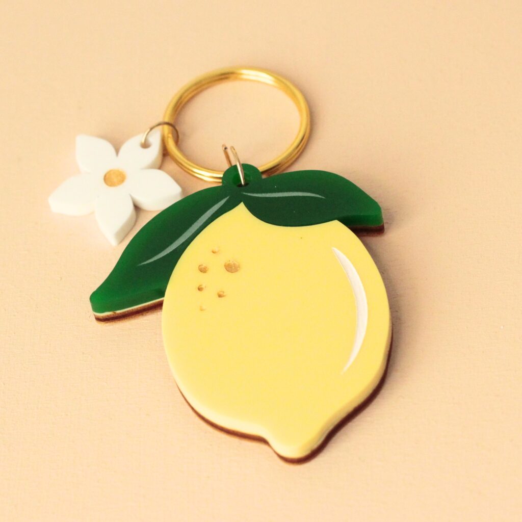 Cadeau personnalisé citron en bois 🍋 porte-clés fruité artisanal