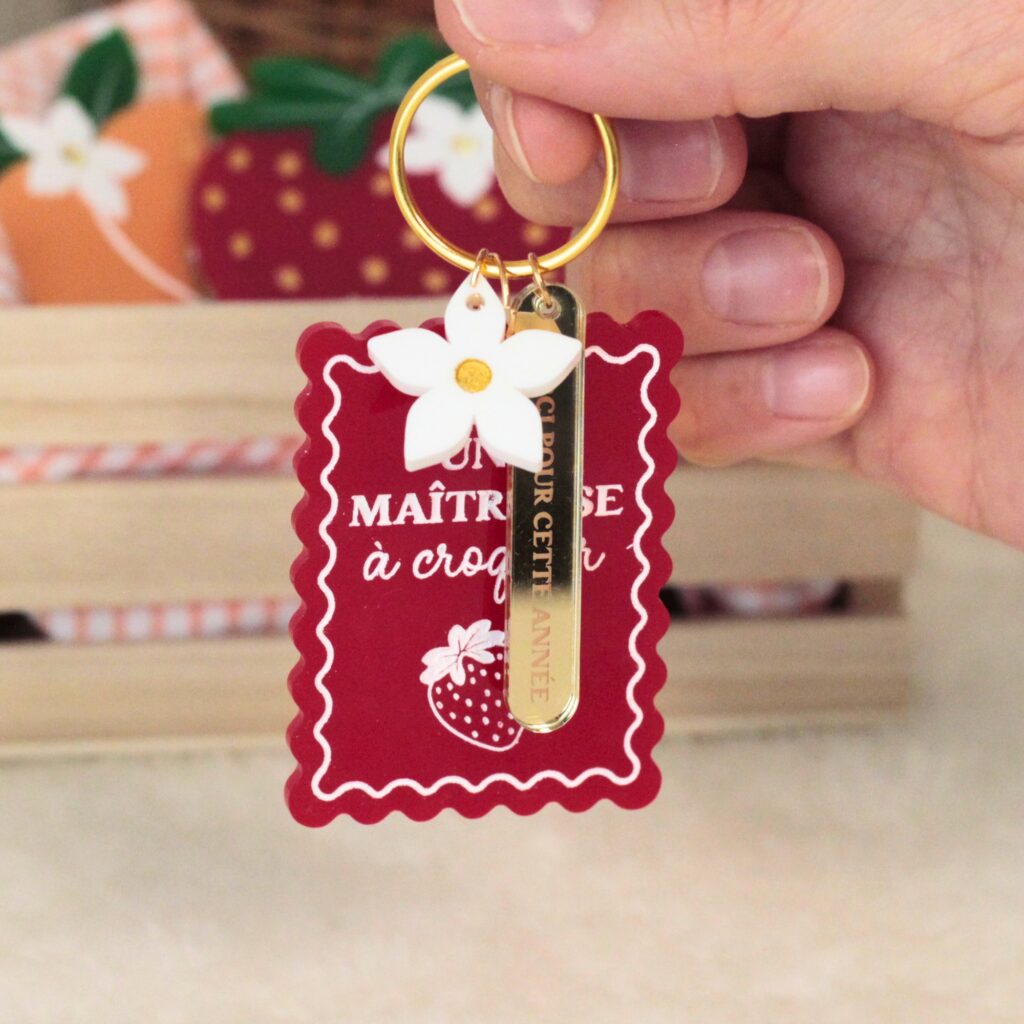 Porte-clés personnalisé école fin d’année – cadeau maîtresse artisanal en acrylique et bois