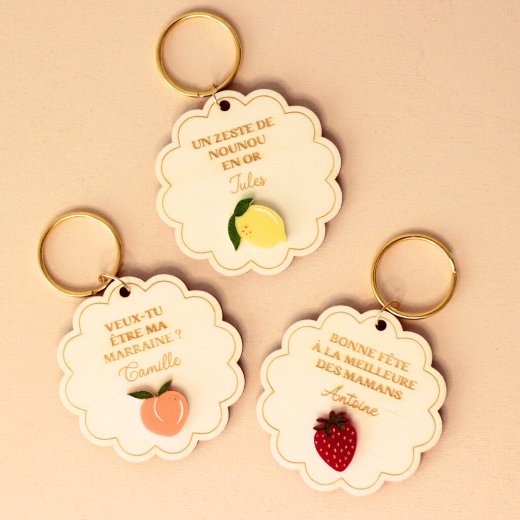 Porte-clés ronds personnalisés avec fruits citron, fraise et pêche – cadeaux artisanaux faits main en France