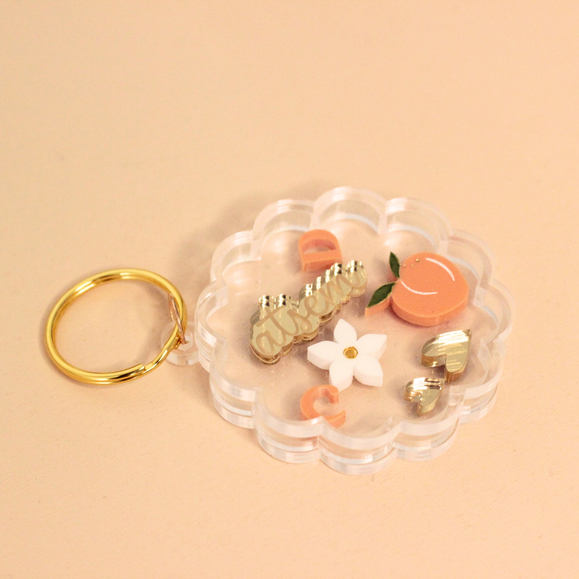 Porte-clé shaker pêche personnalisé avec prénom et détails fruités, cadeau invité fait main en France pour baptême mariage anniversaire