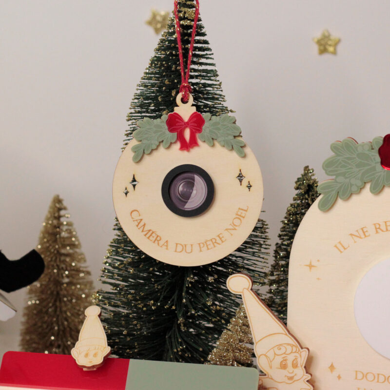 Caméra du Père Noël personnalisée dans le sapin Caméra du Père Noël personnalisée suspendue dans le sapin