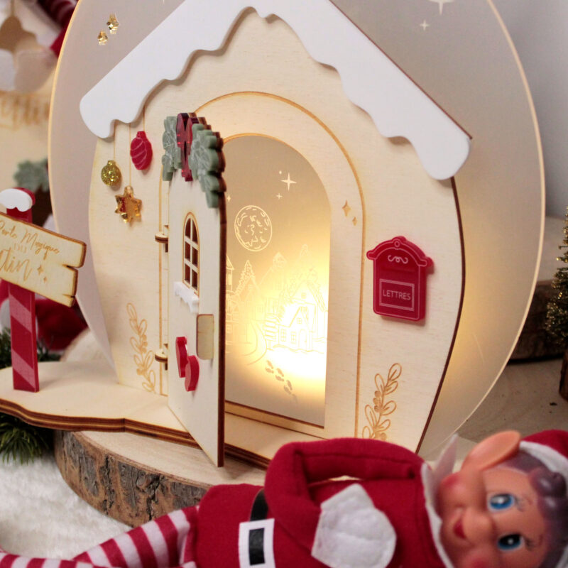 Décoration lutin farceur avec grande porte magique en bois