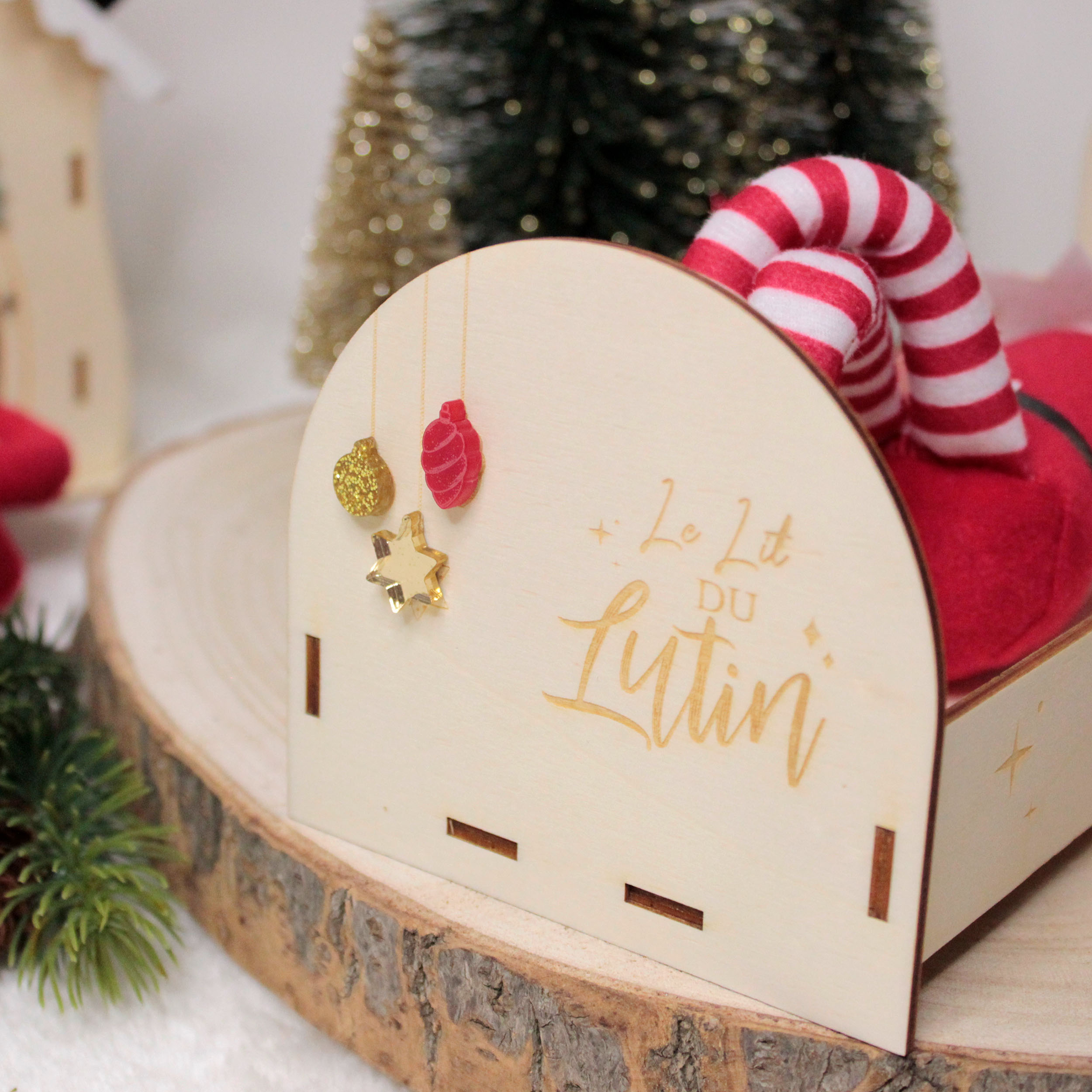 Détail du pied de lit en bois pour lutin farceur