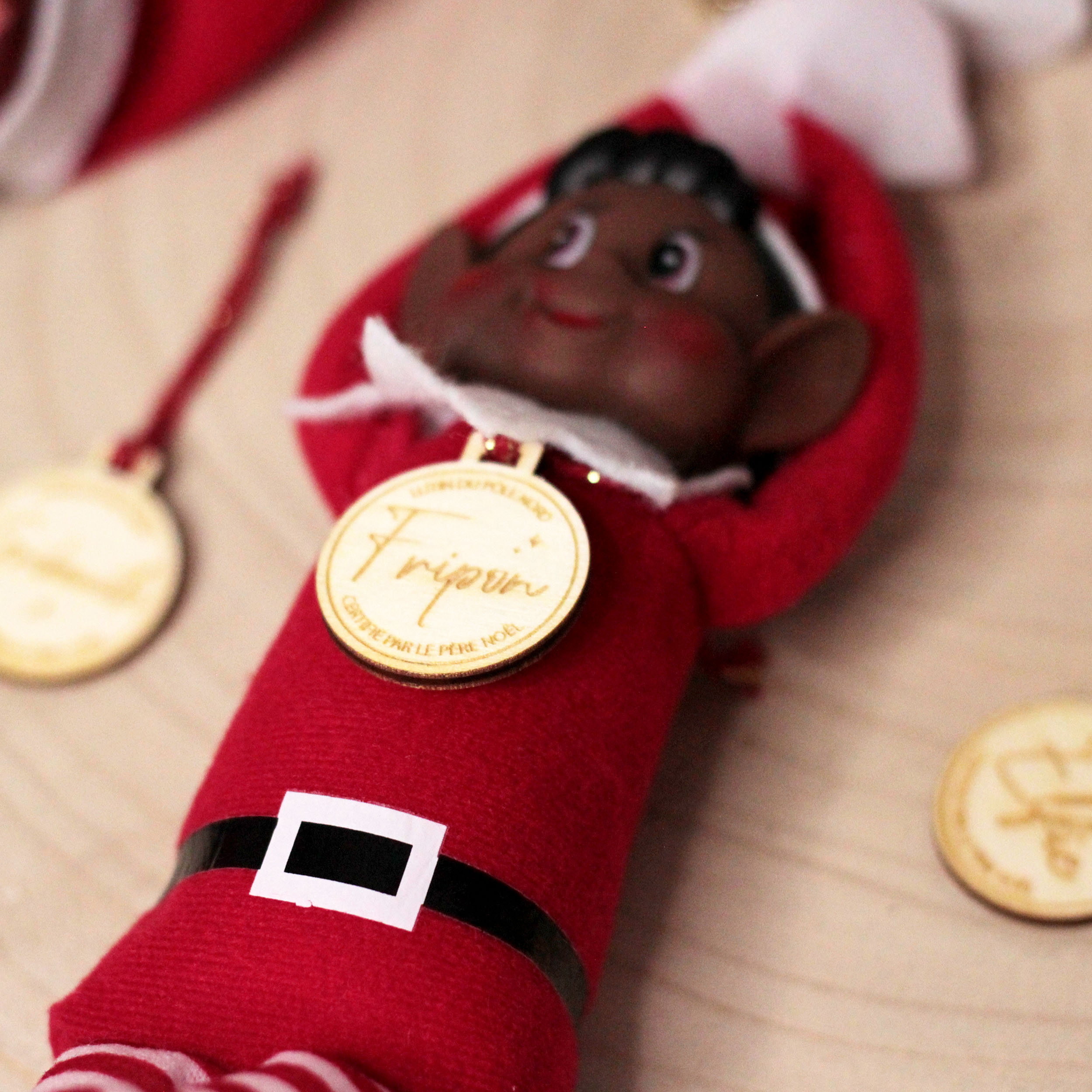 Médaillon en bois personnalisé pour lutin de Noël