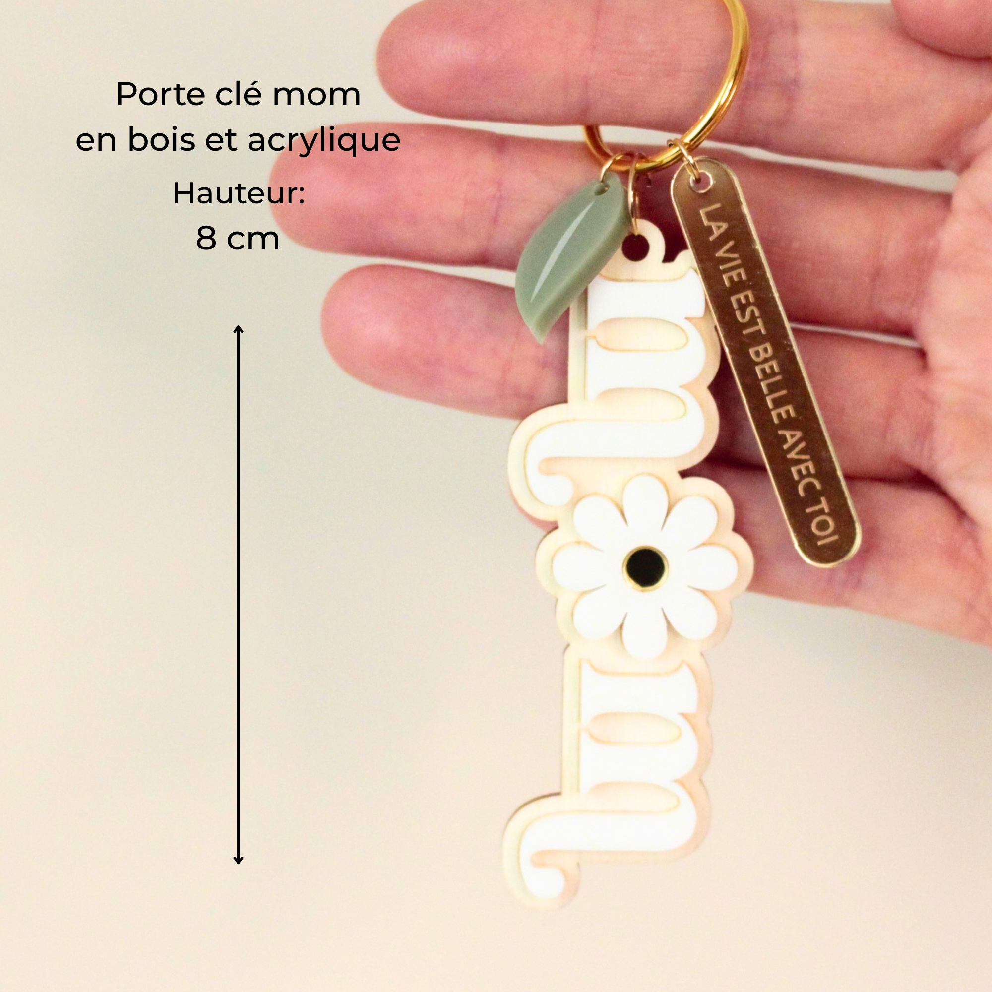 Porte-clé MOM personnalisable tenu à la main