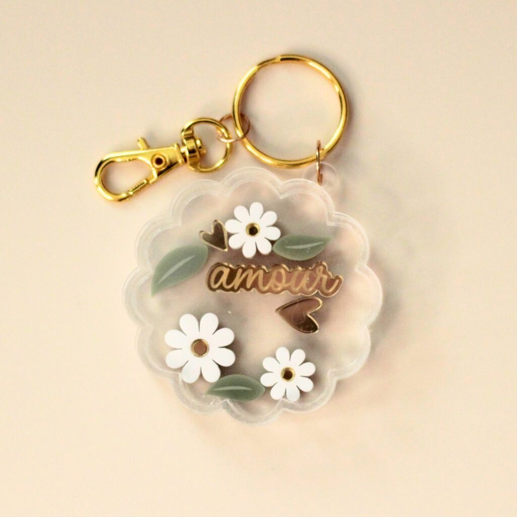 Porte-clé fleur marguerite shaker personnalisé avec anneau doré