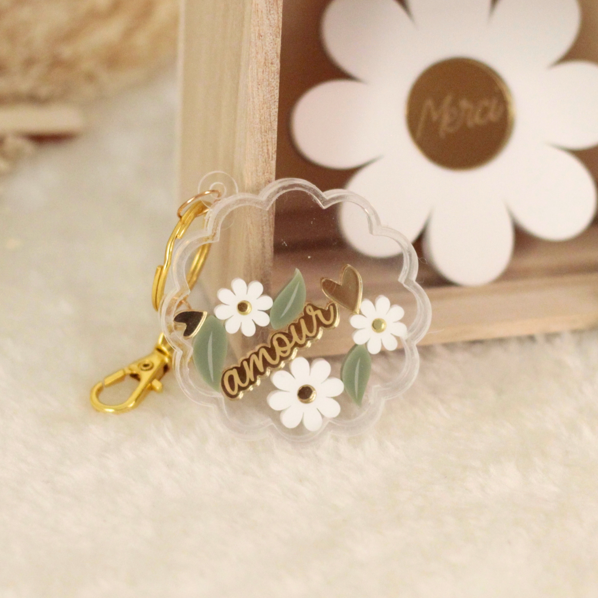 Porte-clé shaker marguerite avec fleurs décoratives et mot personnalisé