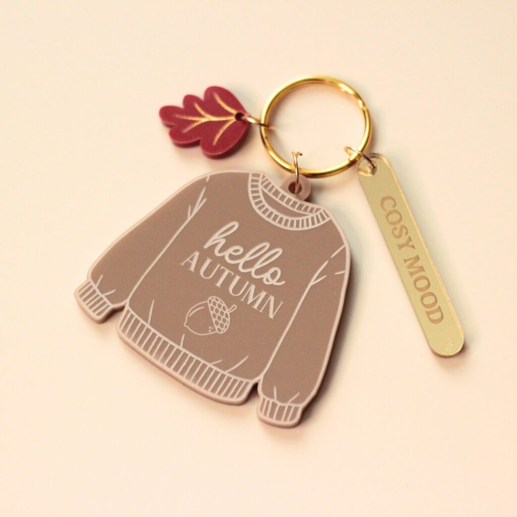 Porte-clé pull Hello Autumn moka avec languette miroir doré personnalisable et breloque feuille