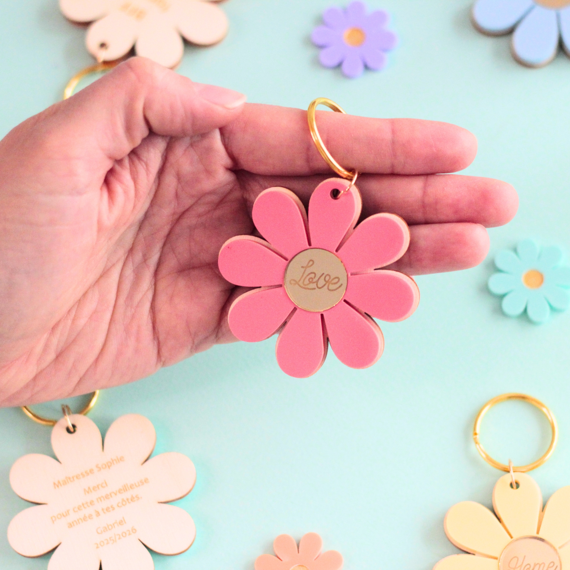 Porte-clés fleur pop personnalisé avec anneau doré